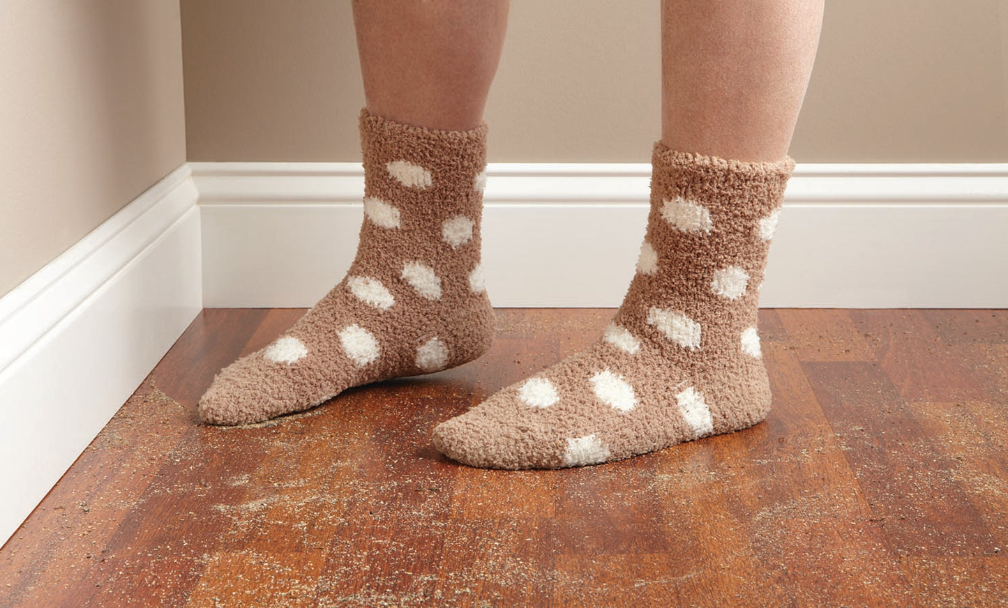 MICROFIBER DUSTING SOCKS, BEIGE W/DOTS, 1/PAIR